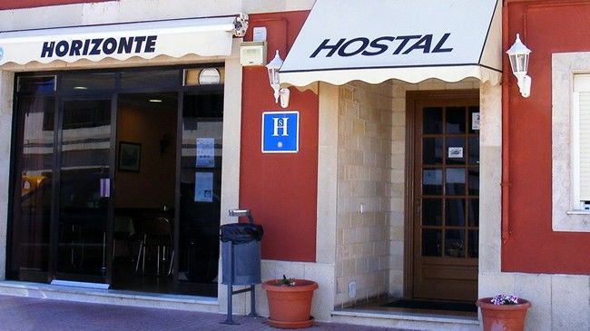 Hostal Horizonte Es Castell  Extérieur photo